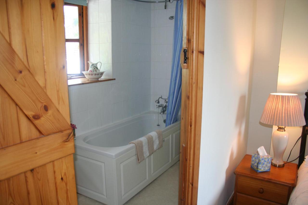 Barn Cottage - Farm Park Stay With Hot Tub Swansea Exterior foto